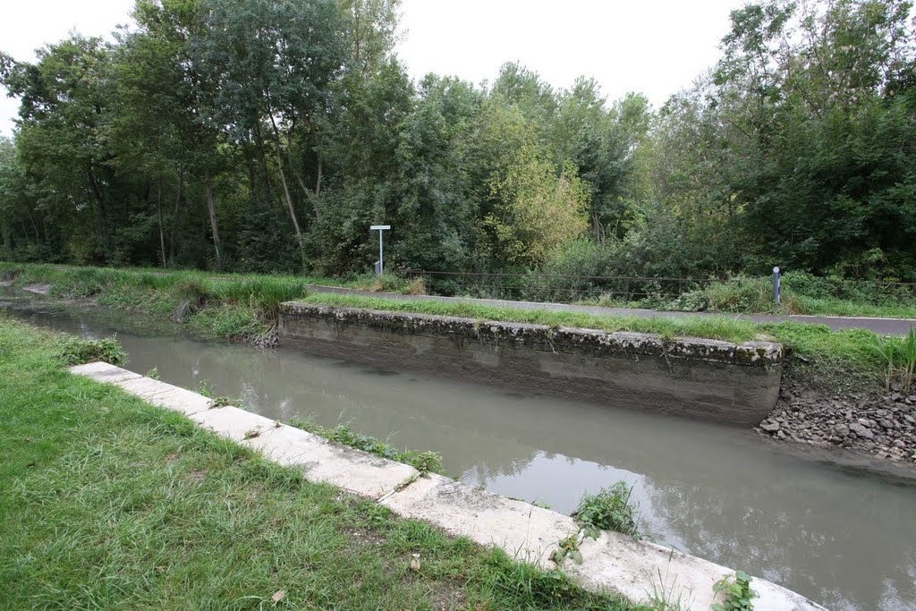 Canal de la Haute Seine by www.binnenvaartinbeeld.com