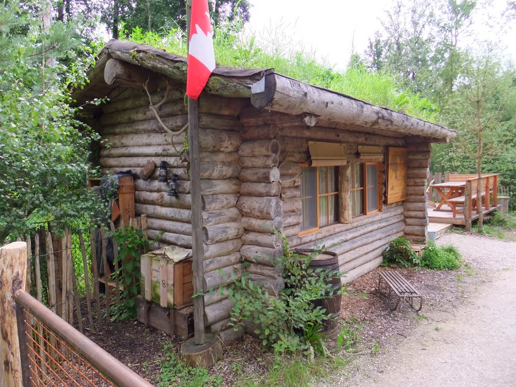 Parc animalier de Sainte-Croix : cabane de trappeur by Nidoo