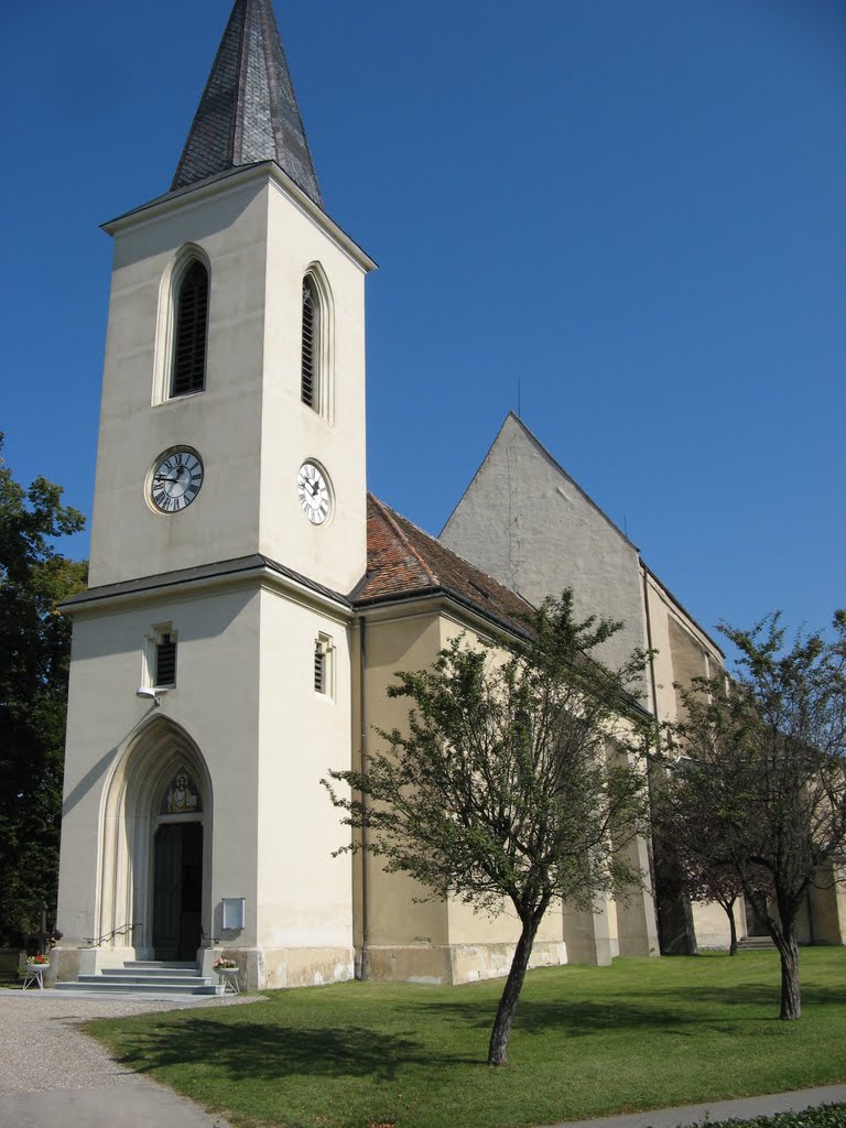 Marchegg; pfarrkirche (im kern von 1268) by klvienna