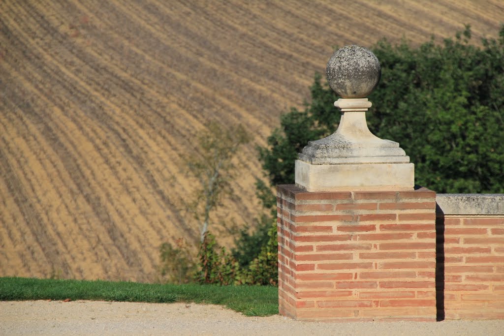 Castèth de La Rèula de Lomanha by Bérangère Tiaffay