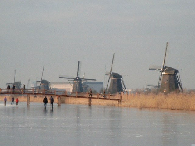 Kinderdijk, skeeting by Jan de Boon