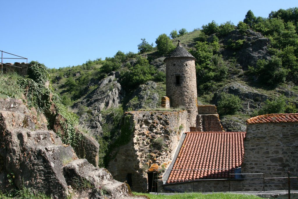 Saint-Floret - Tour du Château by jacquemy