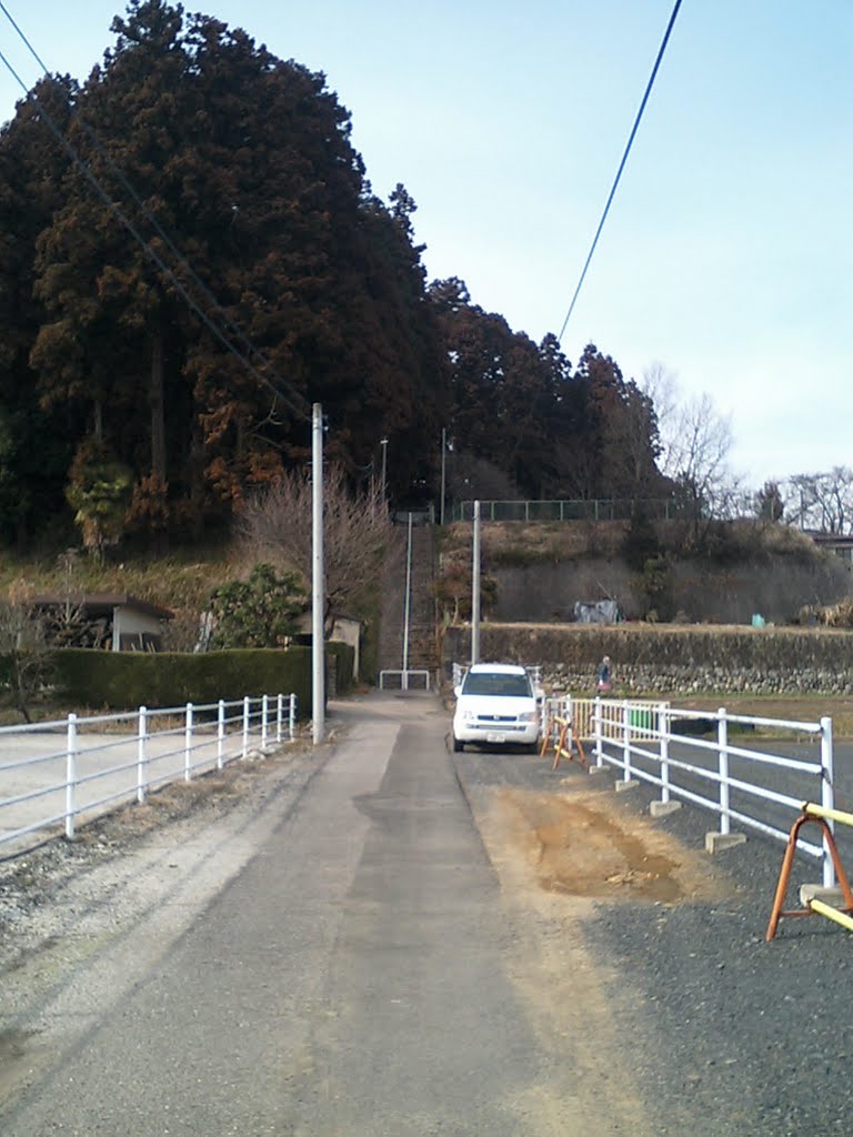 日吉神社 (鹿沼市日吉町) 隣は民家 by akayar