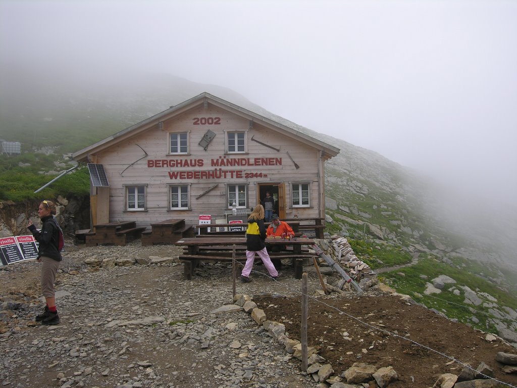 Männdlenenhütte by Ambjean