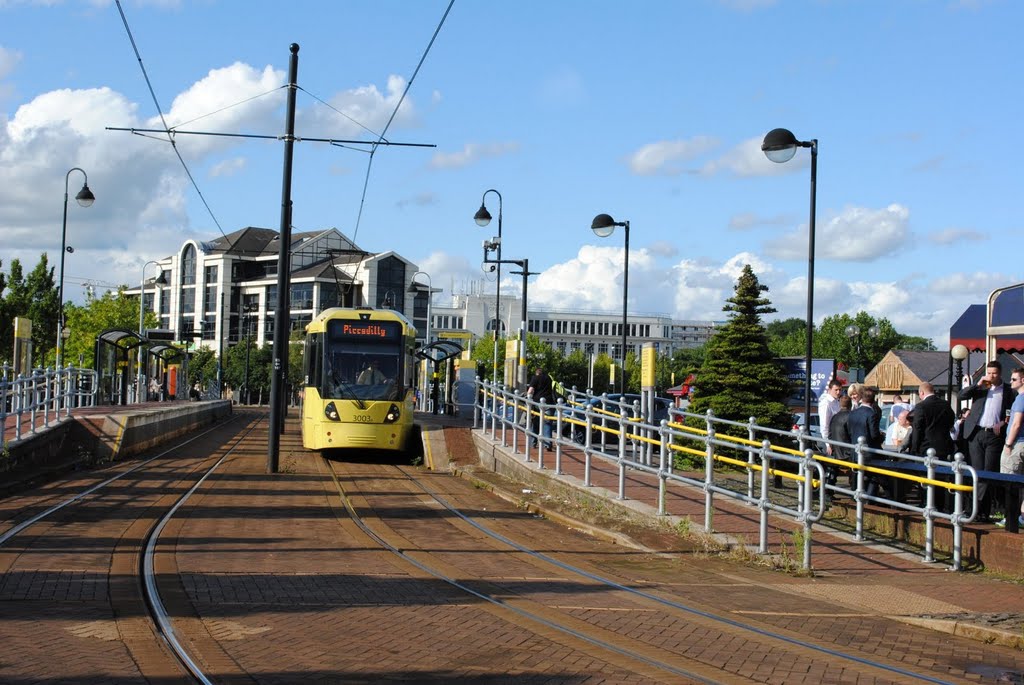 Manchester tram stopped at Salford Quays Station by Alexander Kachkaev