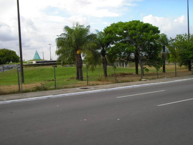 Periferia de Olinda próximo à divisa com o Recife by Orlando de Almeida Calado