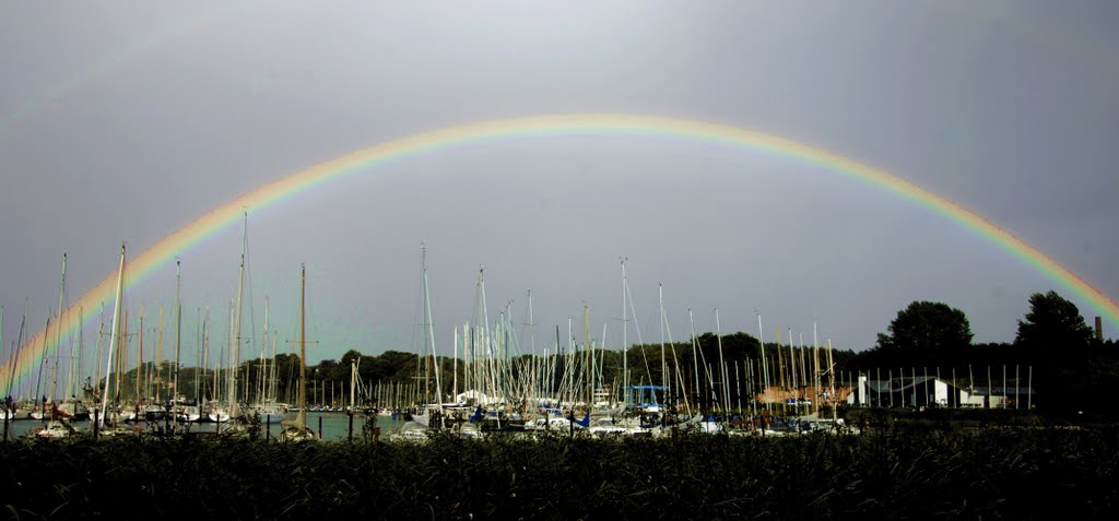 Glücksburger Yachthafen mit Regenbogen by Uwe Gehring