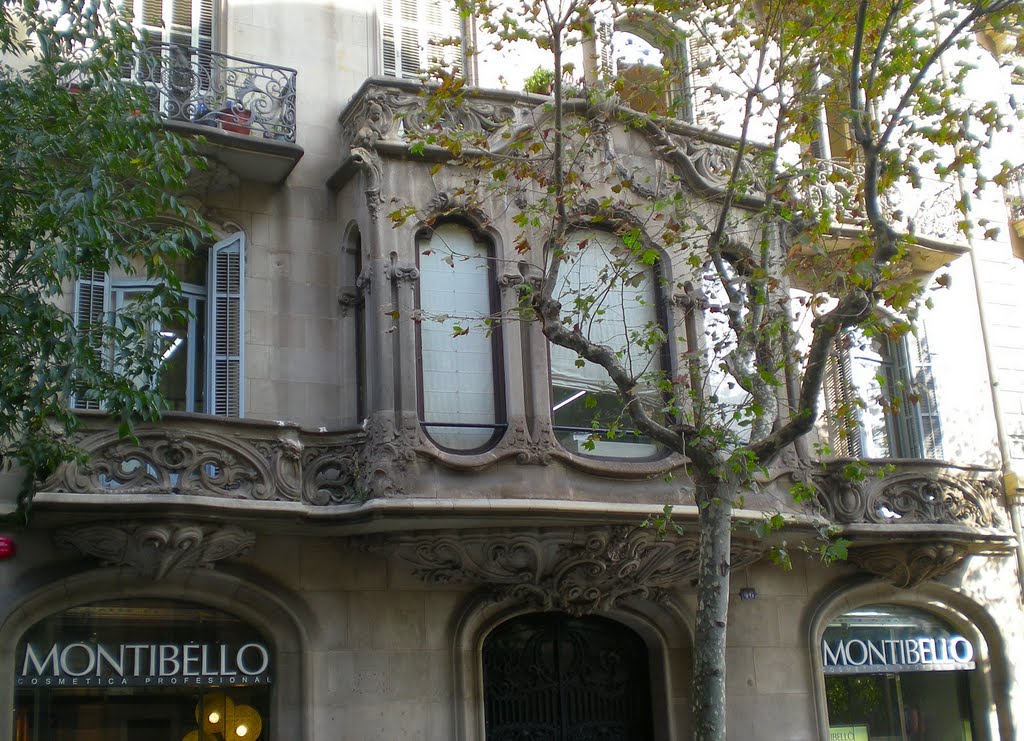 Barcelona: Casa Ramon Vilà by Pedro Salcedo i Vaz