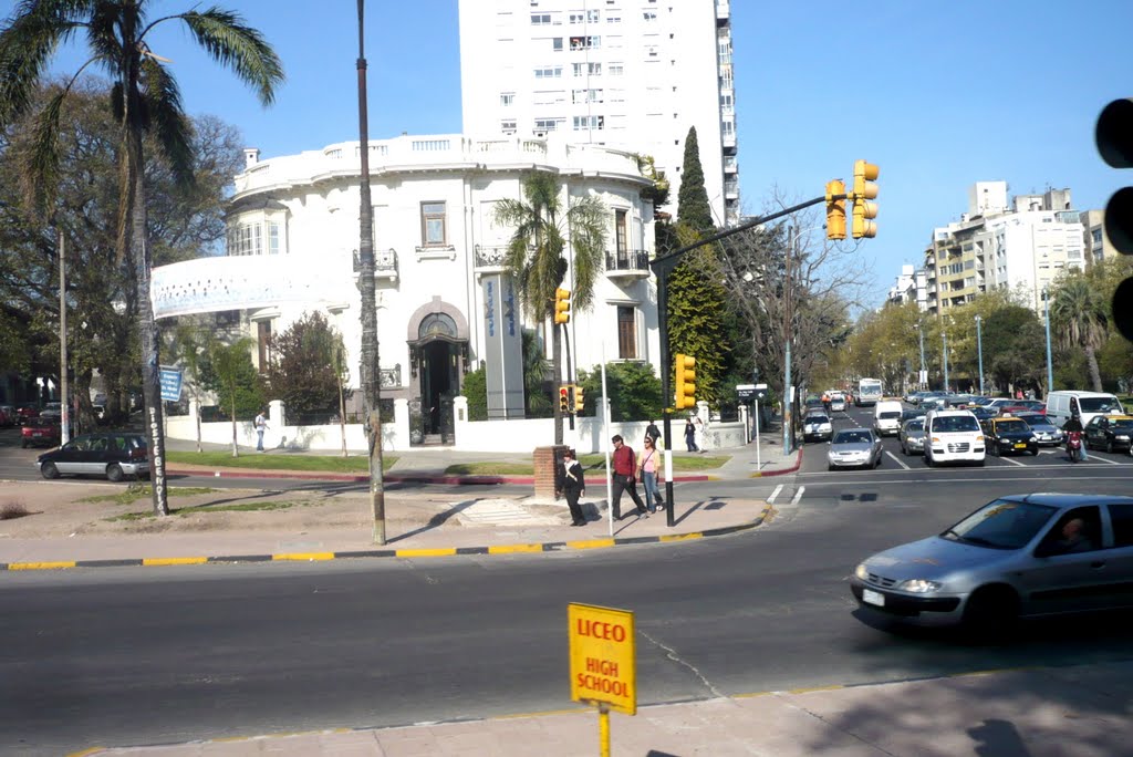 Calle Bulevar Artigas esquina Charrua by servicioti