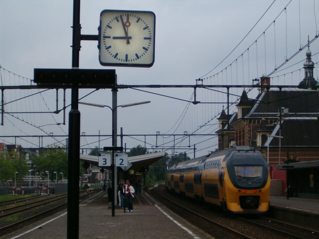 Station Delft - 2004 by StevenL