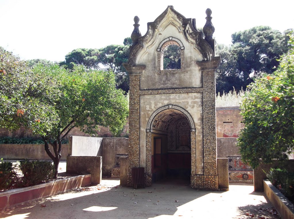 Casa de Fresco revestida de embrechados, Quinta da Fidalga, Arrentela, Seixal, Portugal by Margarida Bico