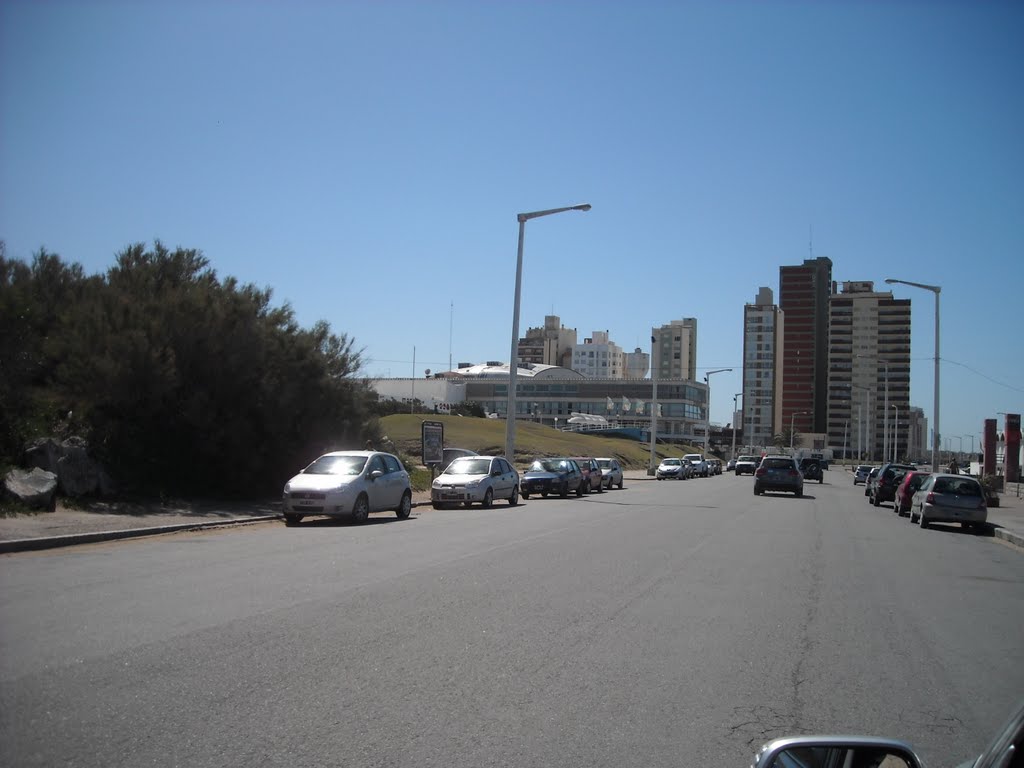 Paseo costanero de Necochea by Matha Burroughs