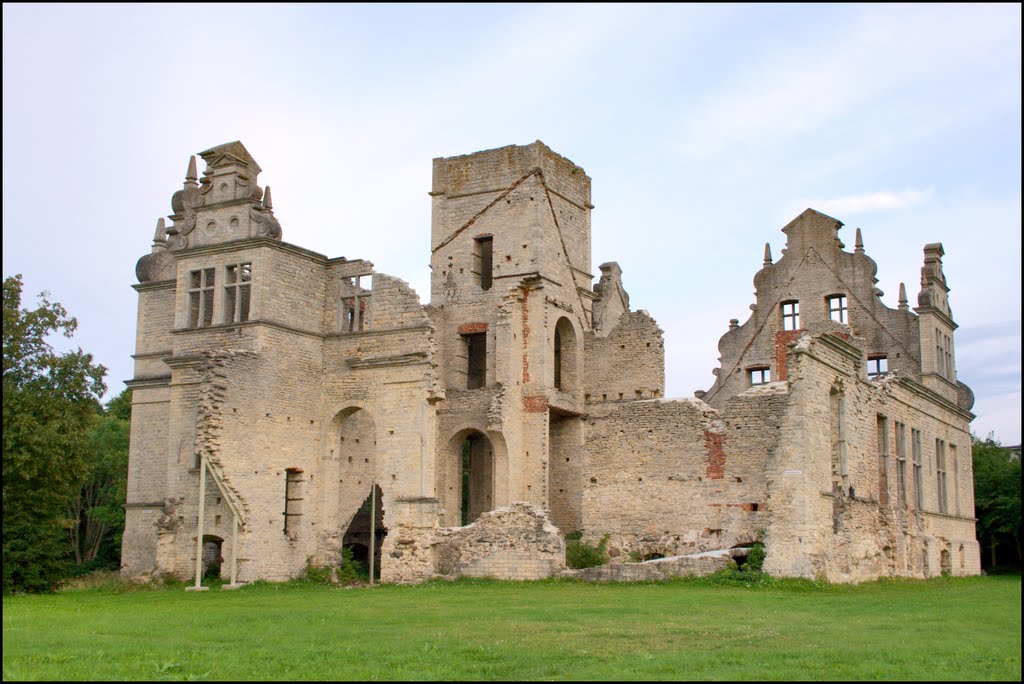 Ungru palace's ruins by Laima Gūtmane(simka)