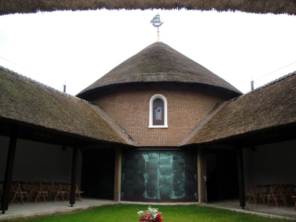 Kath. Kirche St. Nikolaus auf Baltrum - offen gestalteter Mittelraum (Sommeratrium) - ** Catholic Church of St. Nicholas on Baltrum - open plan central room (summer atrium ) by bayernengel ( i ♥ panoramio - no views)