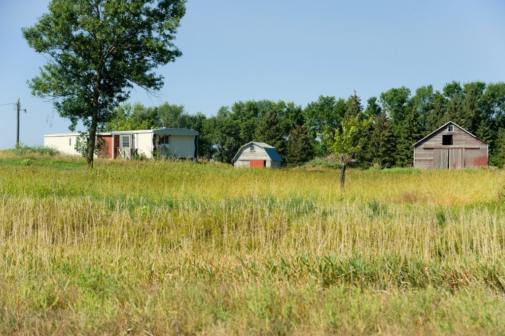 Abandoned Mobile Home and Outbuildings - Tyro, MN - September 9th, 2011 by mnragnar