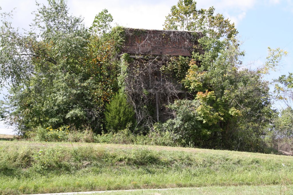 Old Motel At Tunnel Hill Across From The Bike Path..........(1622394350) by 1622394350