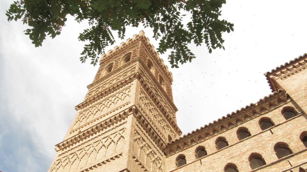 Herrera de las Navarros, iglesia mudéjar de San Juan Bautista, siglo XIV. by Asenvi