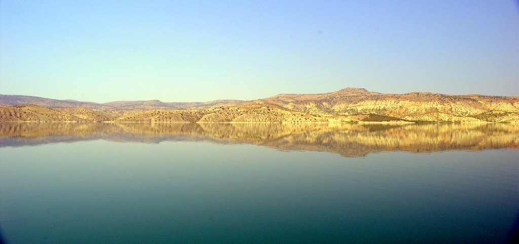 Birecik Dam, Nizip, Gaziantep by Seref Halicioglu