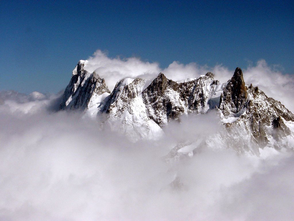 Les Grandes Jorasses, la Crète de Rochefort et l'Aiguille du Géant by Carlos Duclos