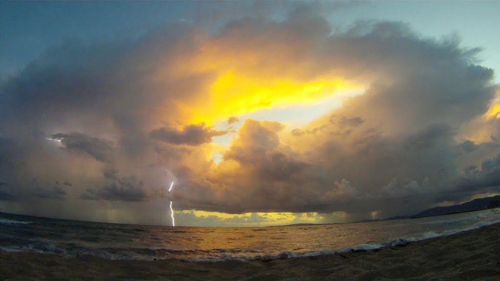 Storm in Bahia de Palma by manutiks