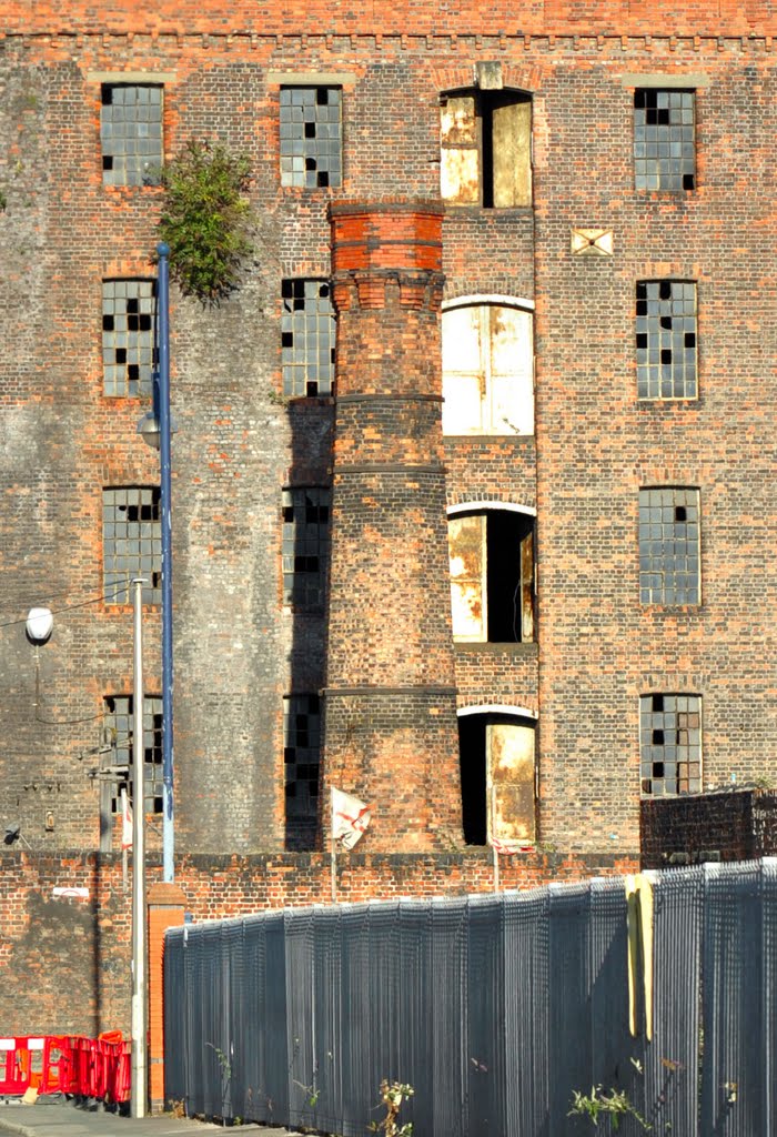 Old Chimney - Liverpool, England, United Kingdom by Stare Kominy