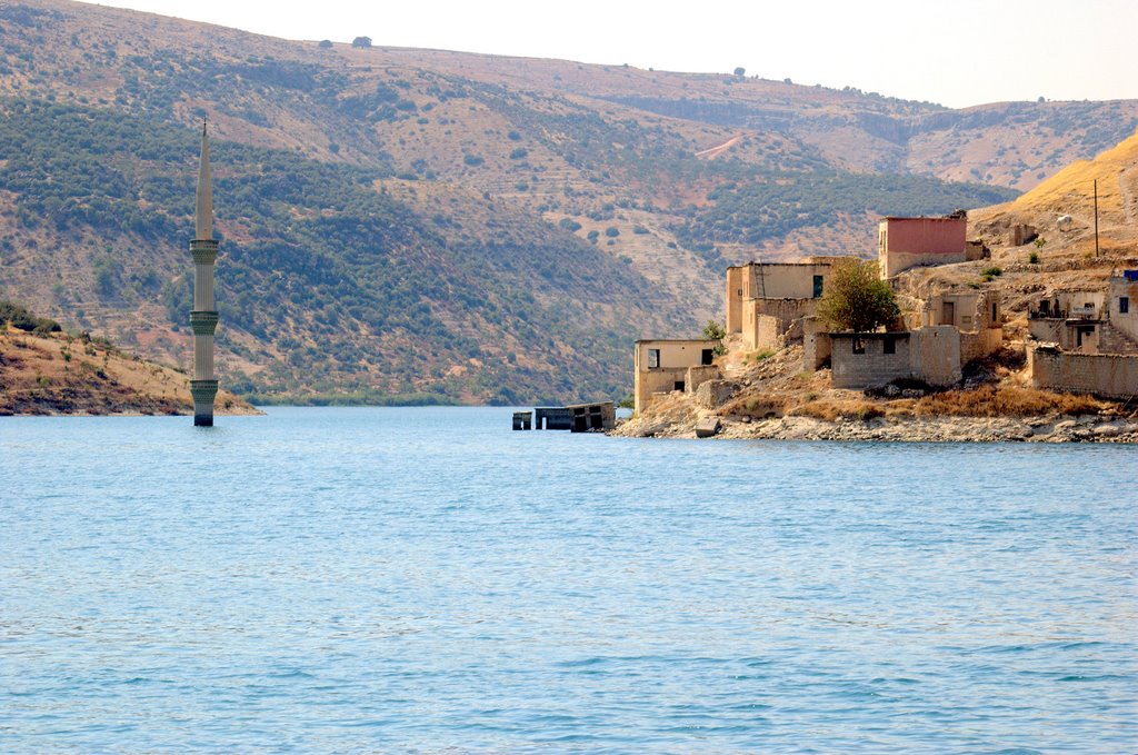 Birecik Dam, Nizip, Gaziantep by Seref Halicioglu