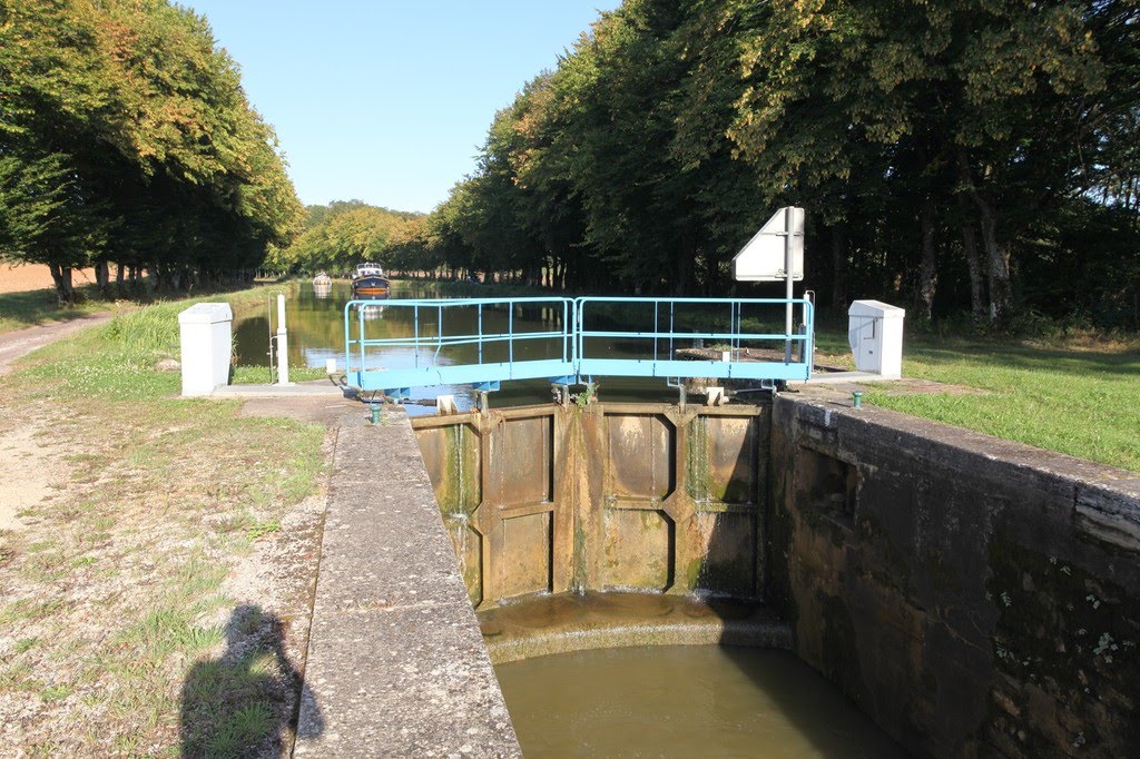 Canal de la Marne a la Saone (C. de Champagne en Bourgogne) by www.binnenvaartinbeeld.com