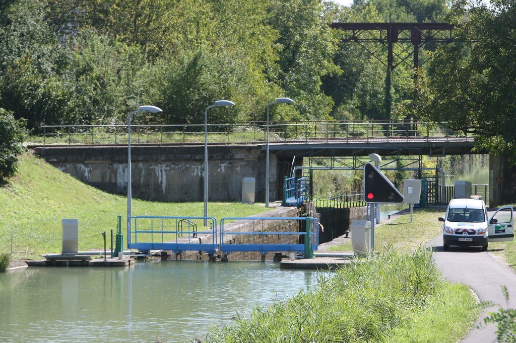 Canal de la Marne a la Saone (C. de Champagne en Bourgogne) by www.binnenvaartinbeeld.com