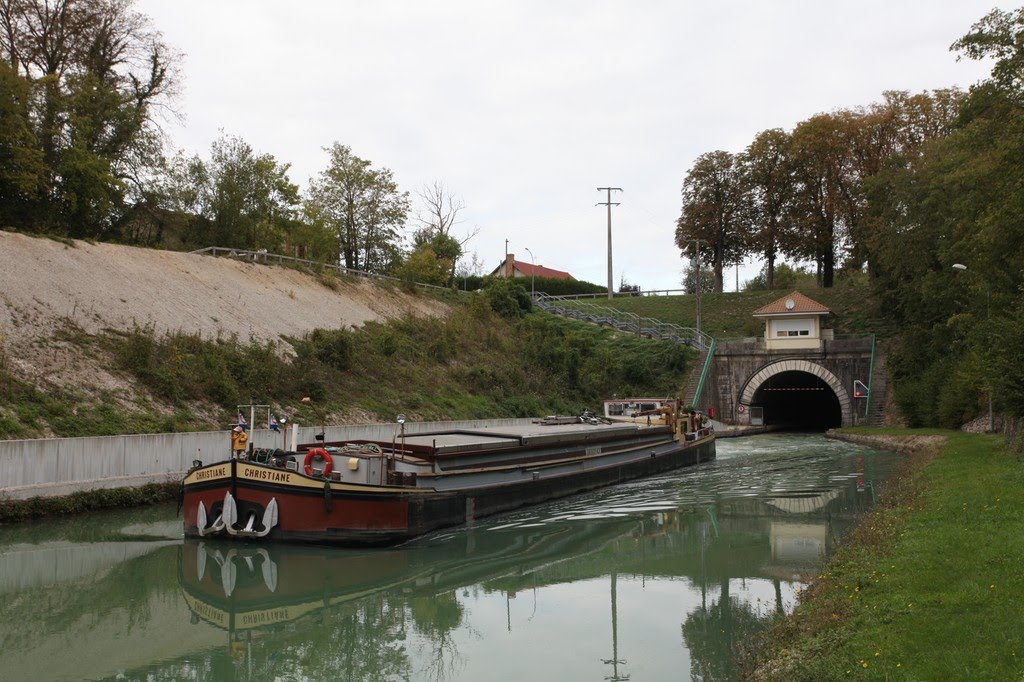 Canal de l'Aisne à la Marne by www.binnenvaartinbeeld.com