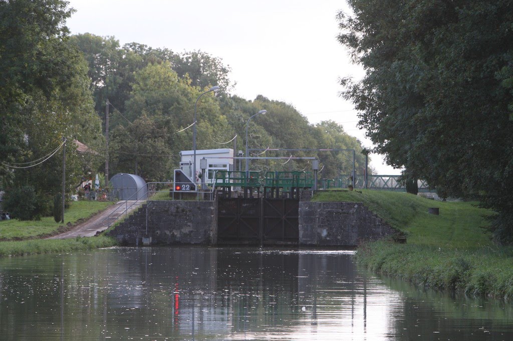 Canal de l'Aisne à la Marne by www.binnenvaartinbeeld.com