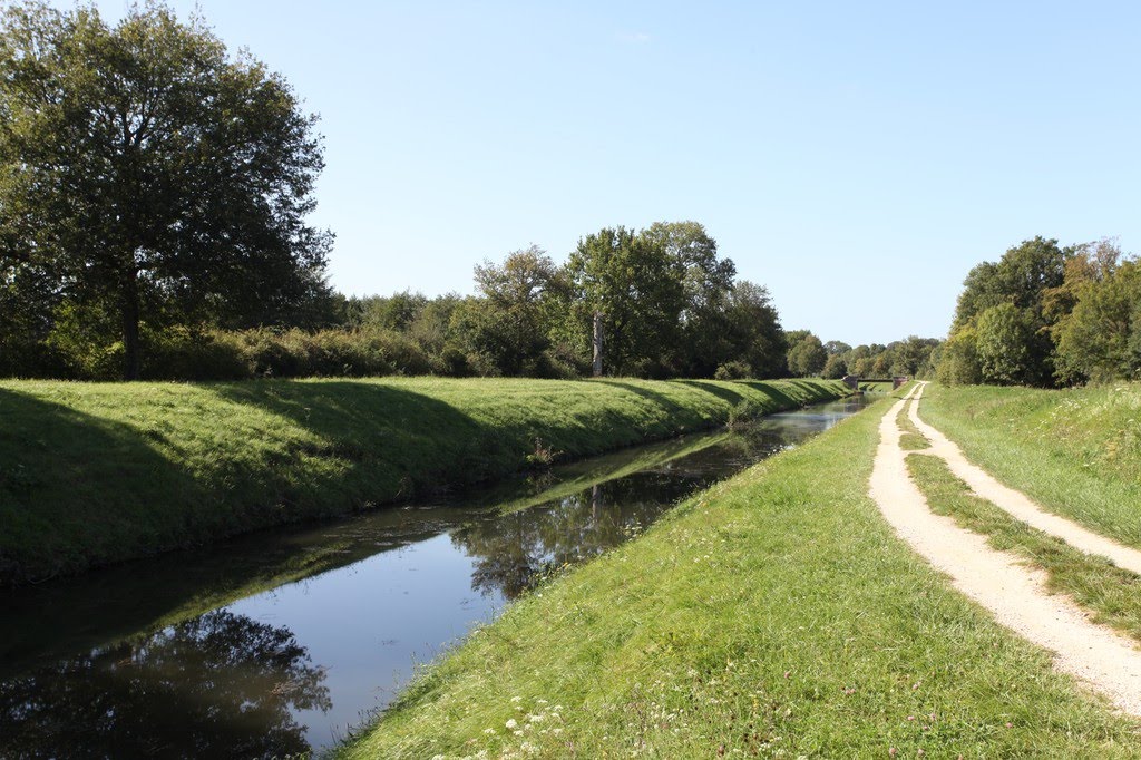 Canal de la Sauldre by www.binnenvaartinbeeld.com