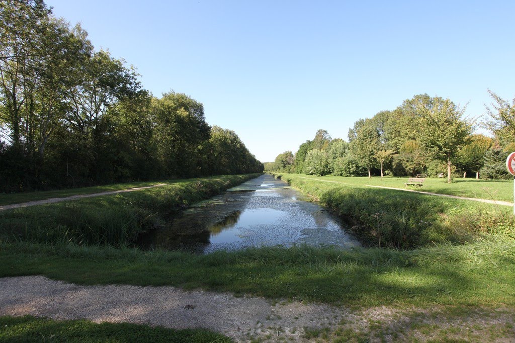 Canal de la Sauldre by www.binnenvaartinbeeld.com