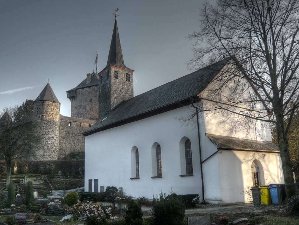 Schlosskirche und Grau - Gelb - Blau by Ralf Es