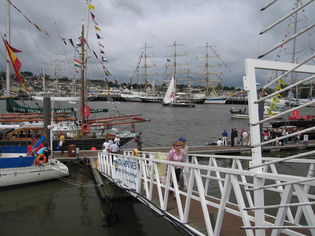 IRELAND, Co. Waterford, Waterford - Tall Ship Festival by cvogt