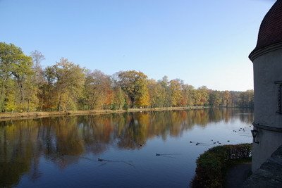 Fall at Hermsdorf Castle Pool by roriDD