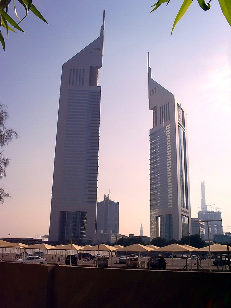 Dubai, Emirates Towers, 2007 ( 354.6 m, 305 m) by voyager747