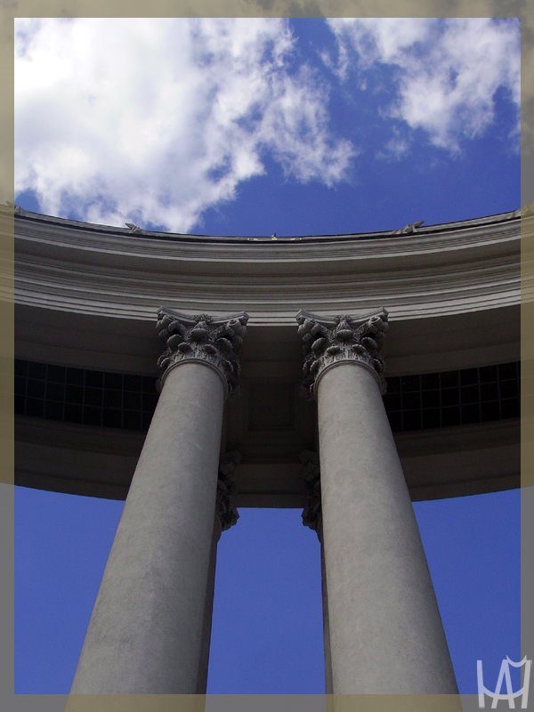 Arch, Parlaiment Building by Nyespictures