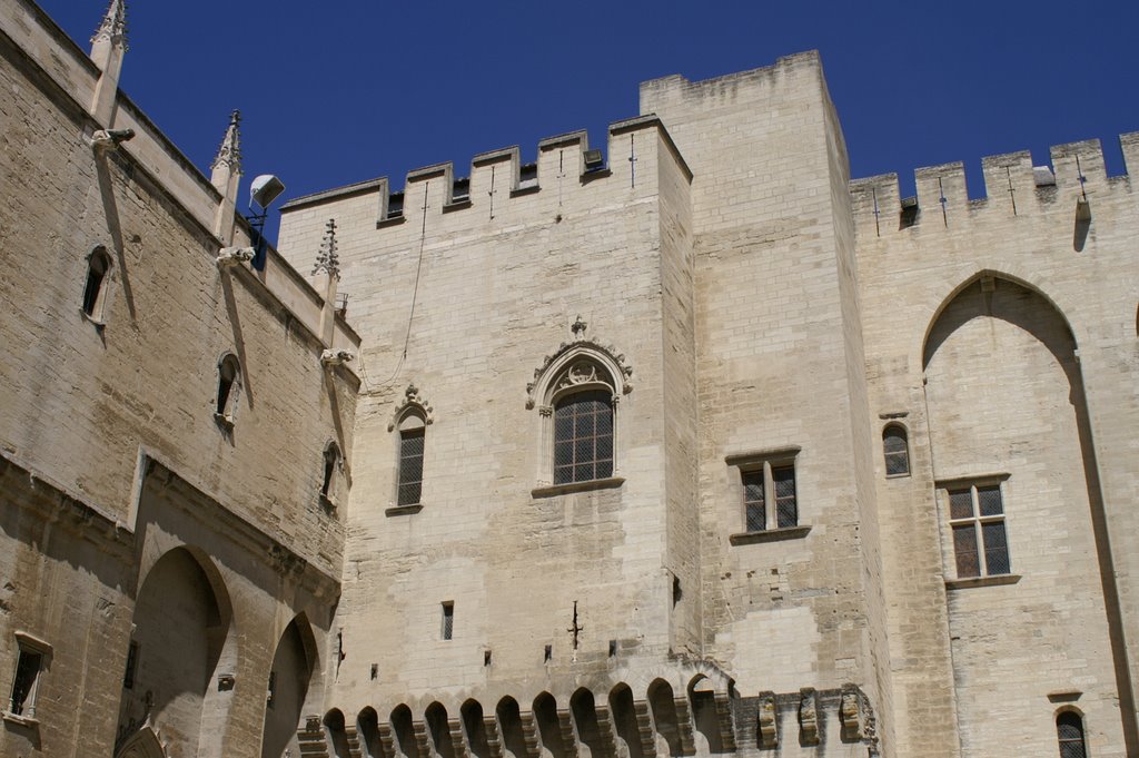 Avignon Palais des Papes by Jérôme Pinard