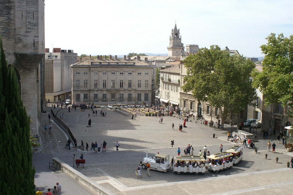 Avignon Place Palais des Papes by Jérôme Pinard