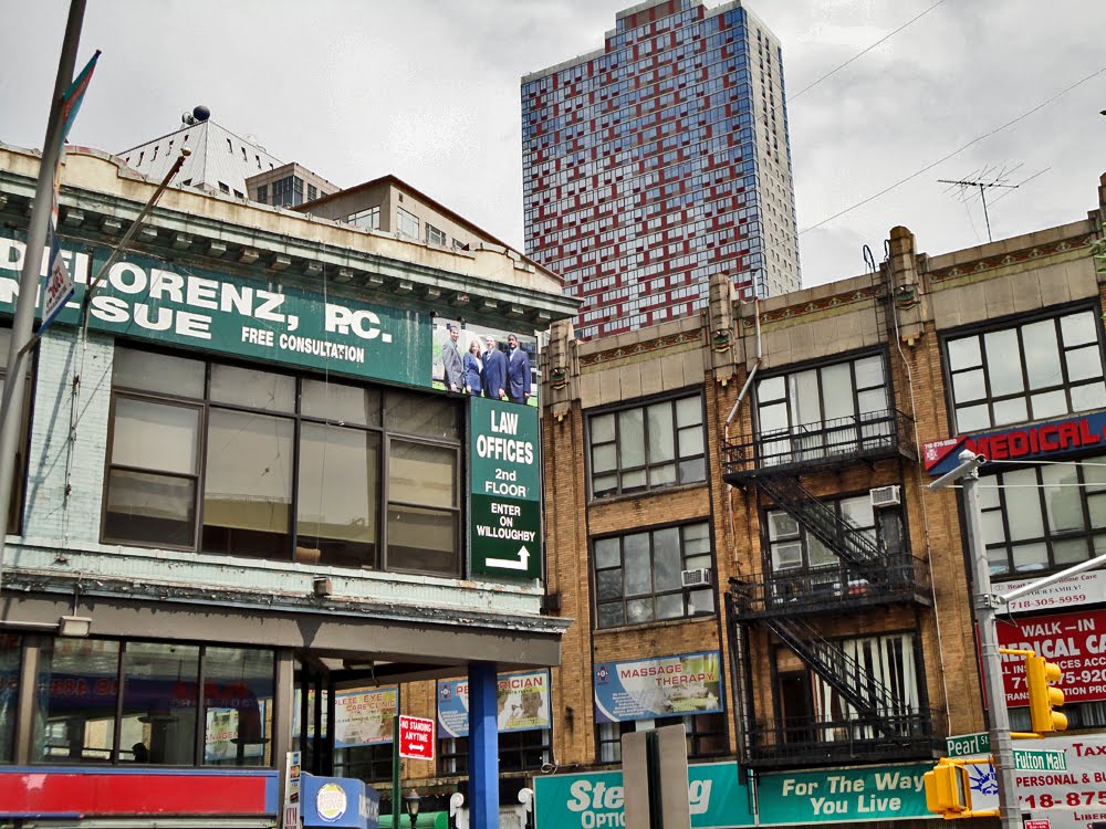 Downtown Brooklyn: Grit and a modern highrise by worldtravelimages.net