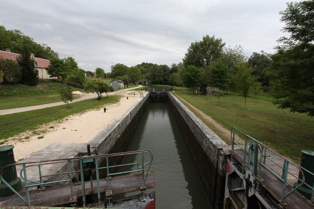 Canal du Nivernais by www.binnenvaartinbeeld.com