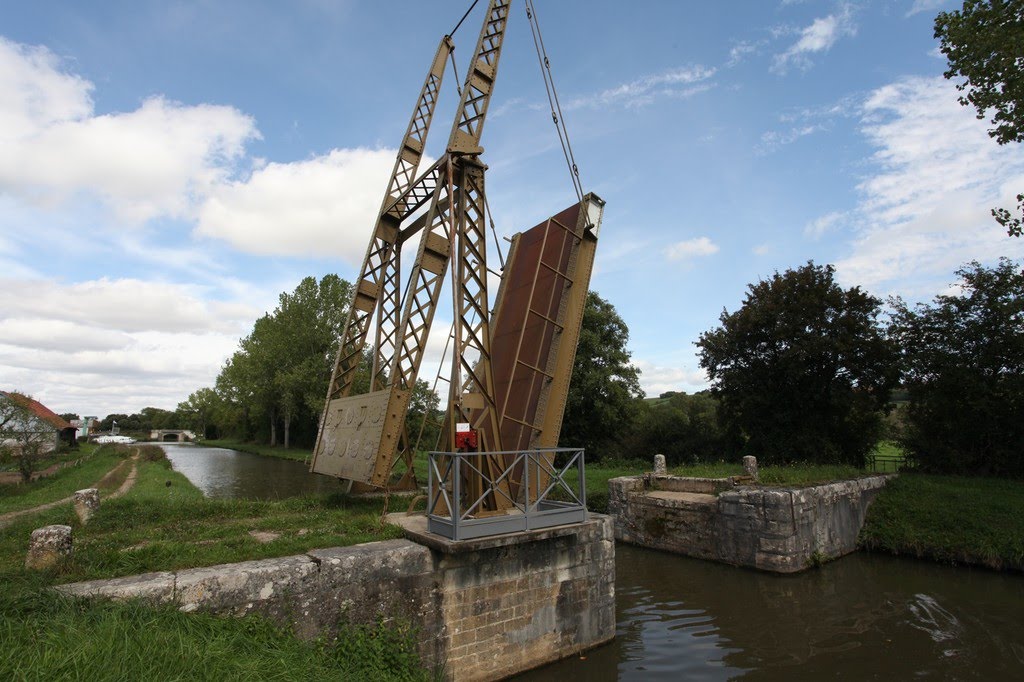 Canal du Nivernais by www.binnenvaartinbeeld.com