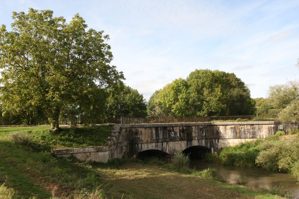 Canal du Nivernais by www.binnenvaartinbeeld.com