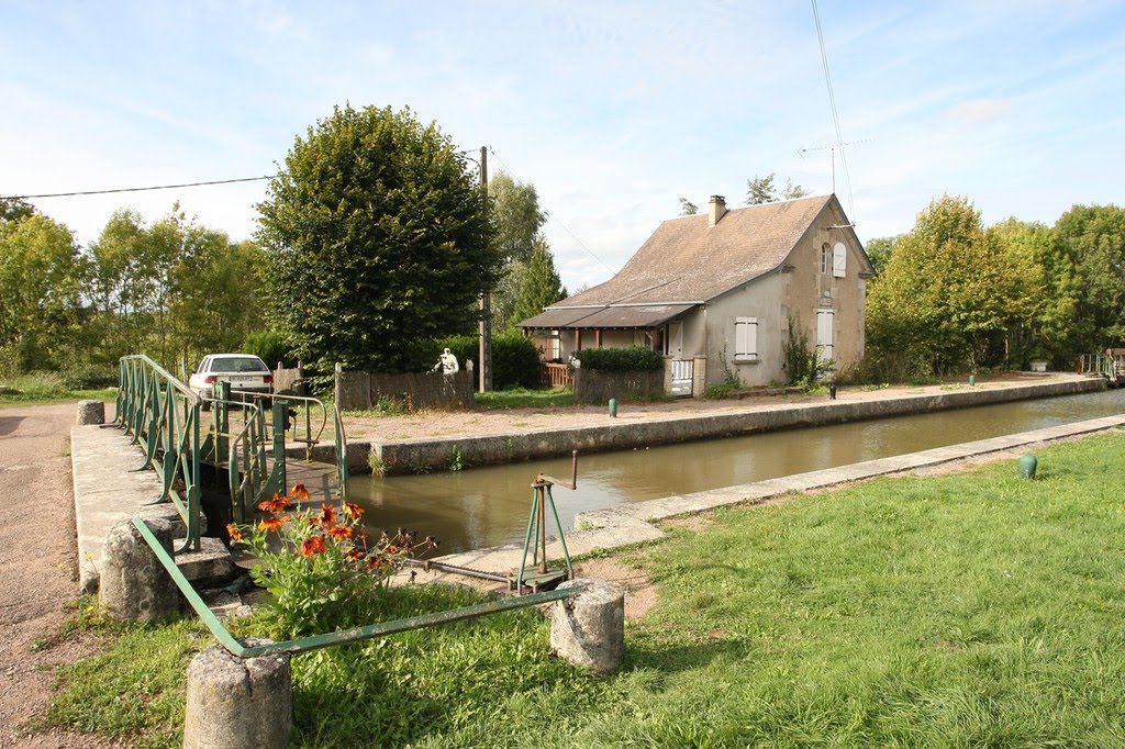 Canal du Nivernais by www.binnenvaartinbeeld.com