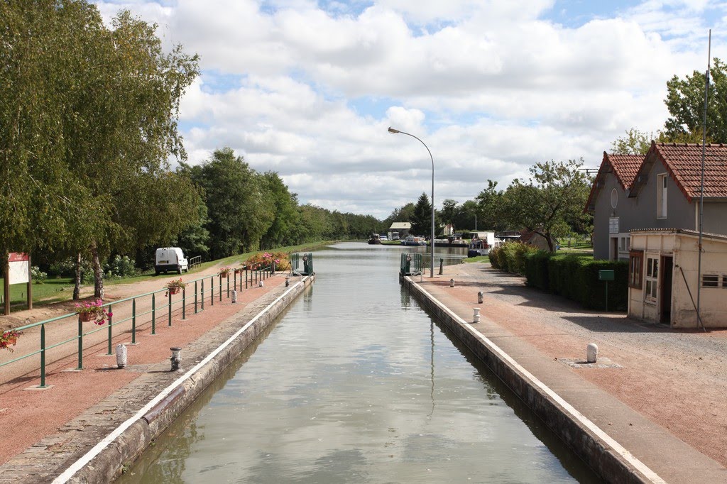 Canal Latéral à la Loire by www.binnenvaartinbeeld.com