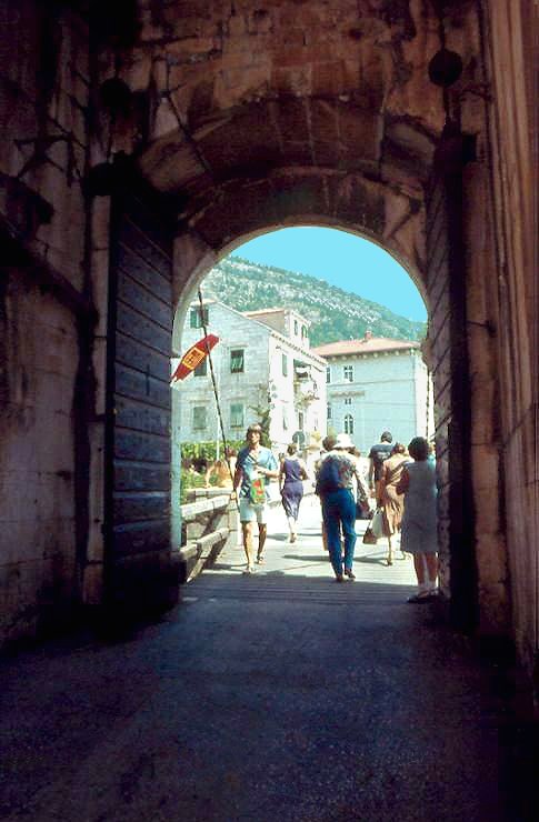 1980.07. - Dubrovnik, old town -the Ploče gate - Dubrovnik, óváros - a Ploče kapu by Péter Farsang