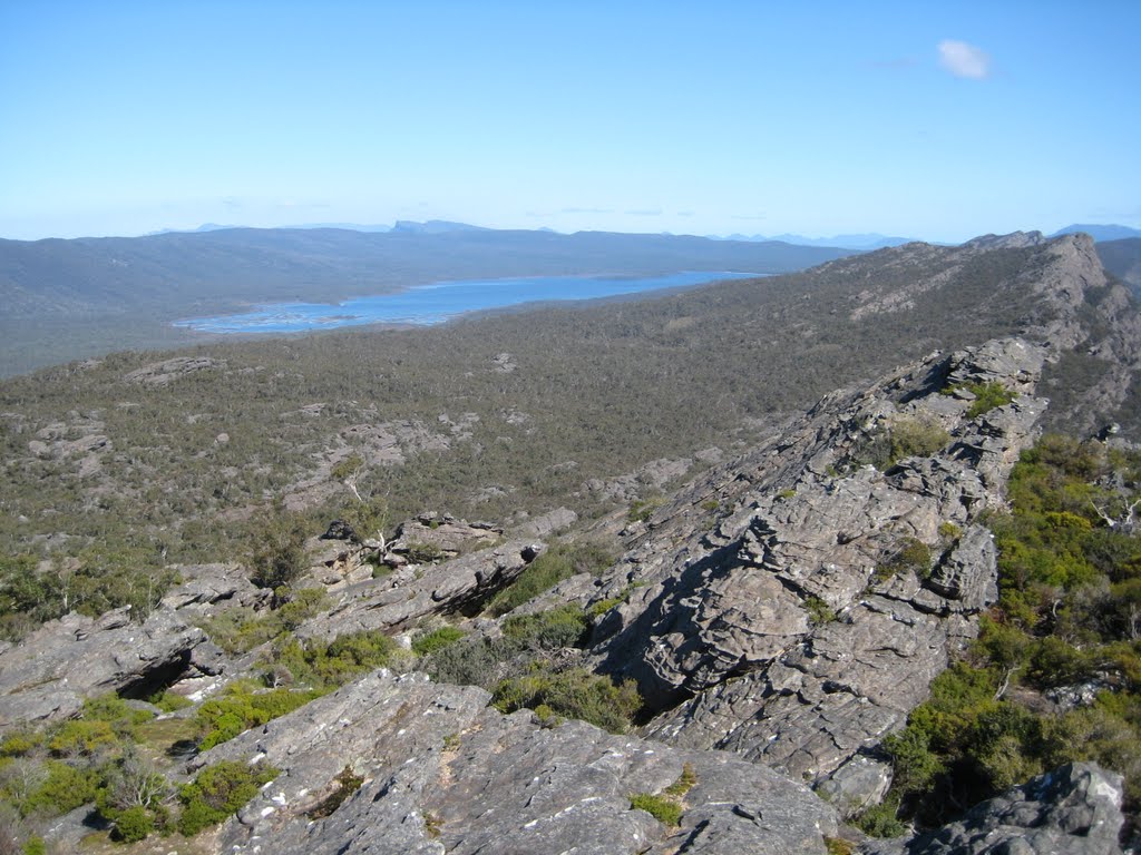 Lake wartook from mt difficult summit by zhunt