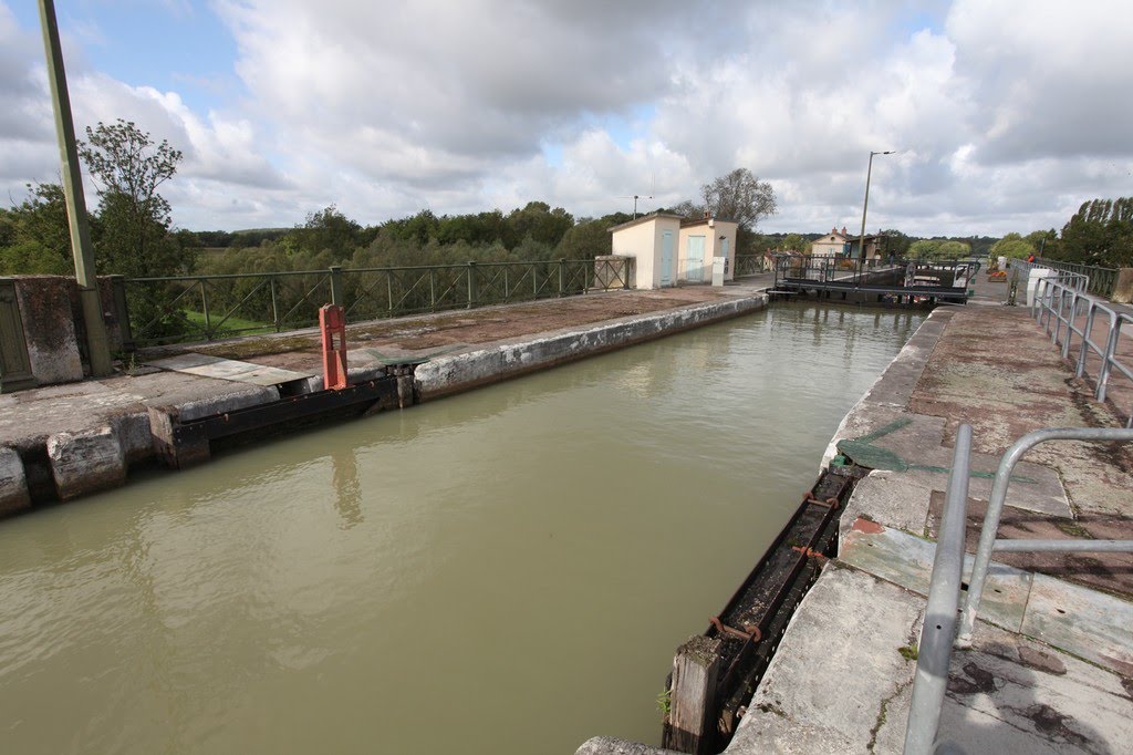 Canal Latéral à la Loire by www.binnenvaartinbeeld.com