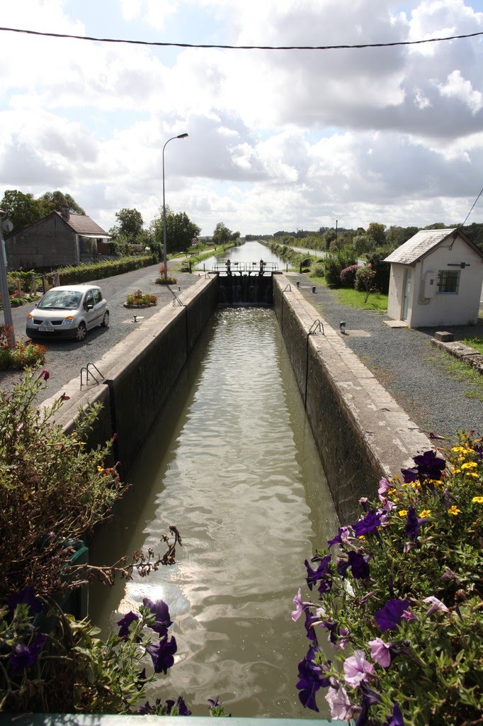 Canal Latéral à la Loire by www.binnenvaartinbeeld.com