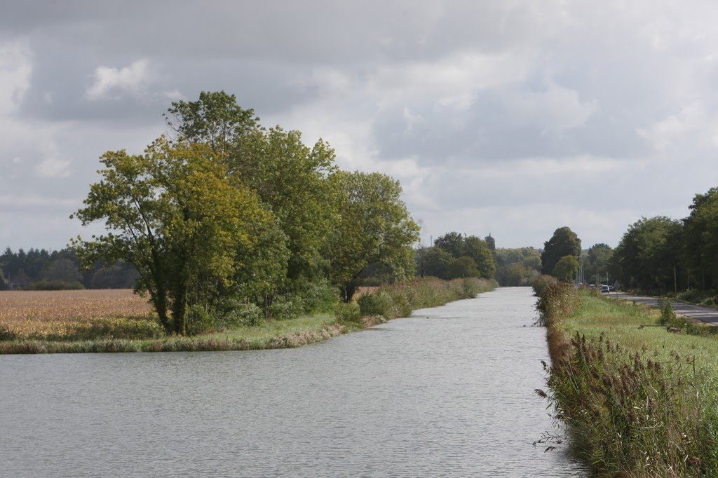 Canal Latéral à la Loire by www.binnenvaartinbeeld.com